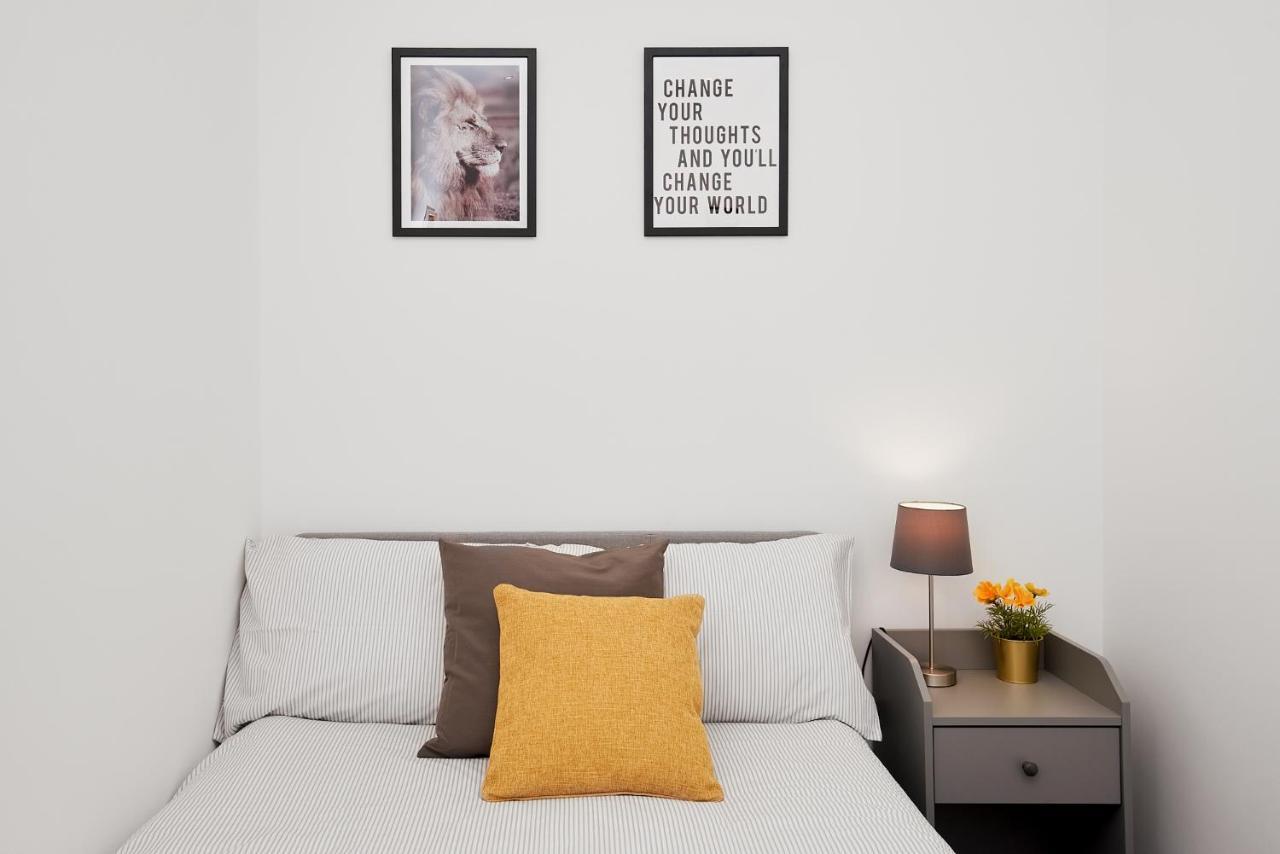High Spec 2 Bed Apartment W/Parking Available Londres Extérieur photo