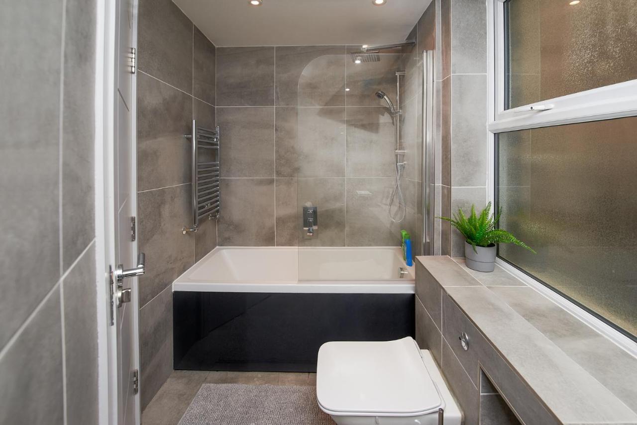 High Spec 2 Bed Apartment W/Parking Available Londres Extérieur photo